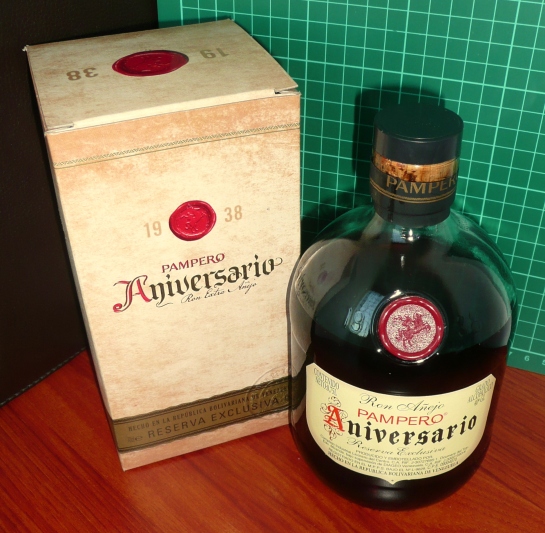 Ron Añejo Pampero Aniversario Reserva Exclusiva - Botella y caja - 2